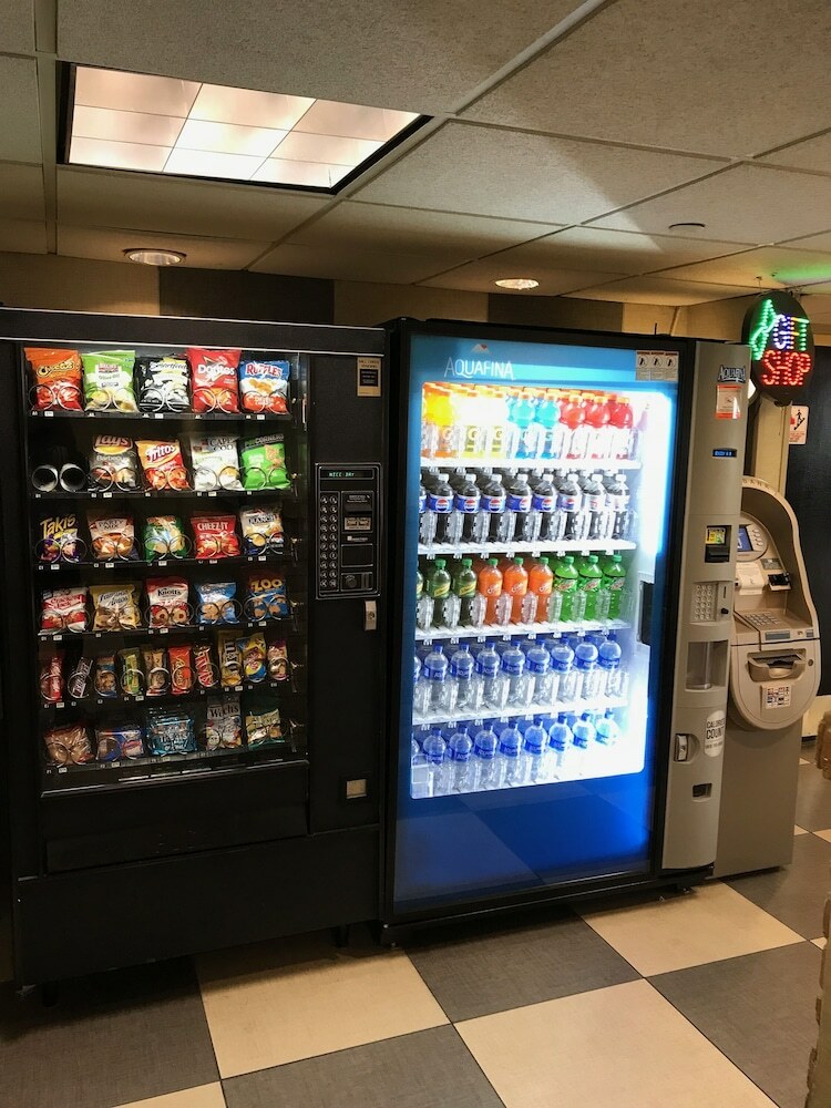 Howard Johnson Hotel By Wyndham Newark Airport