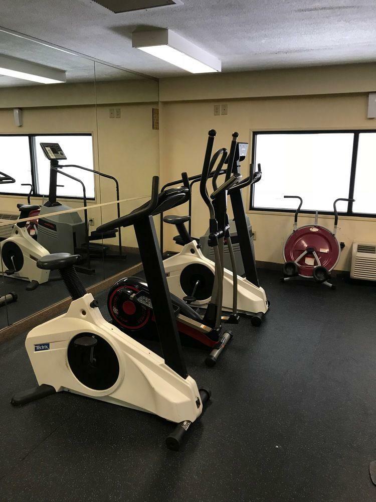 Howard Johnson Hotel By Wyndham Newark Airport