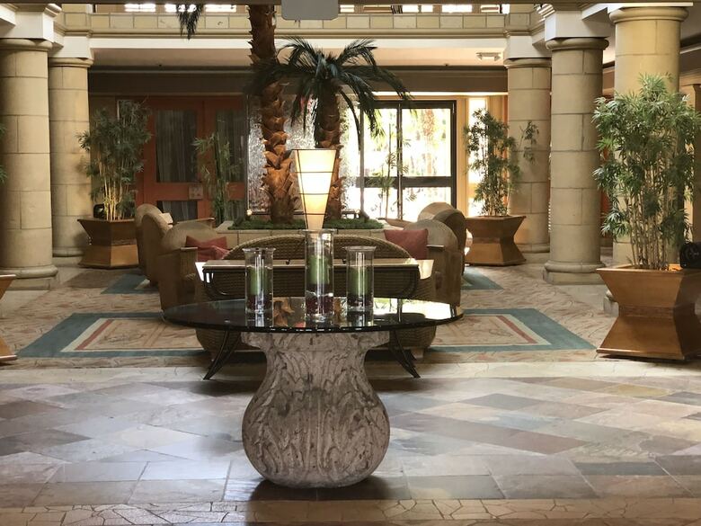 Atrium Hotel At Orange County Airport