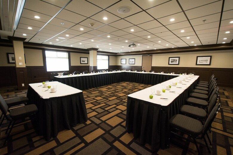 Hotel Chateau Nova Peace River
