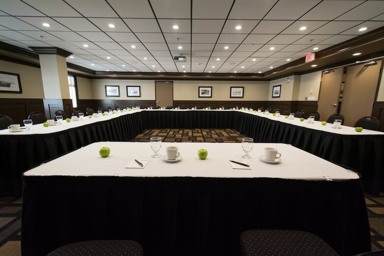 Hotel Chateau Nova Peace River