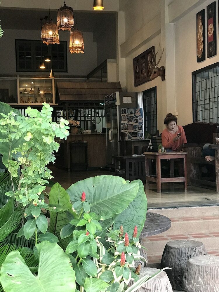Hotel Ez House & Cafe