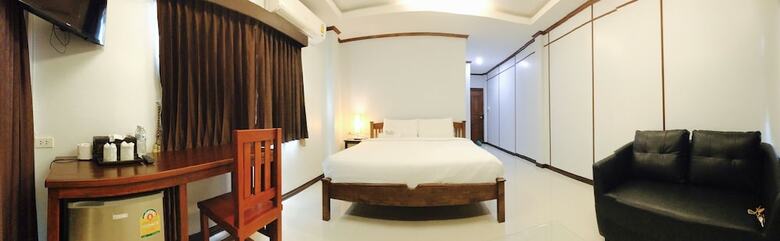 Hotel Ez House & Cafe