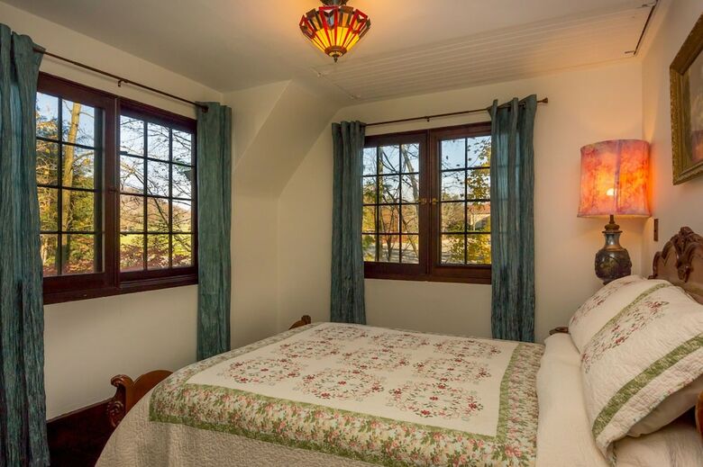 Castle On Glen - 3 Bedroom Home