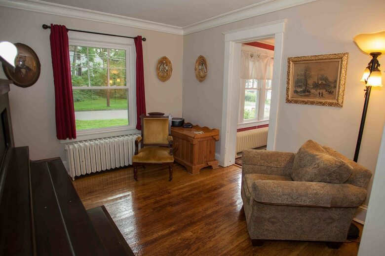 Enchanted Cottage On Glen - Entire House Rental