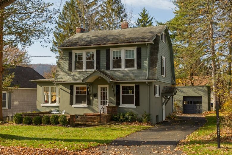 Enchanted Cottage On Glen - Entire House Rental