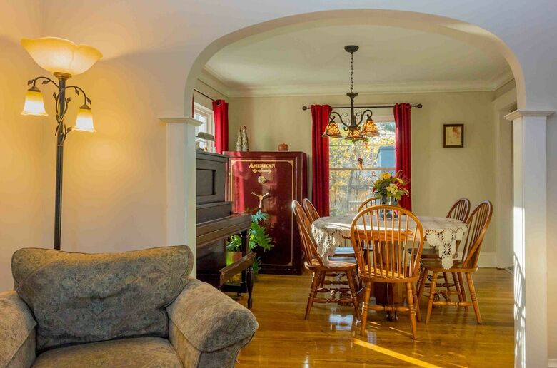 Enchanted Cottage On Glen - Entire House Rental