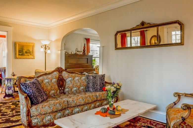 Enchanted Cottage On Glen - Entire House Rental