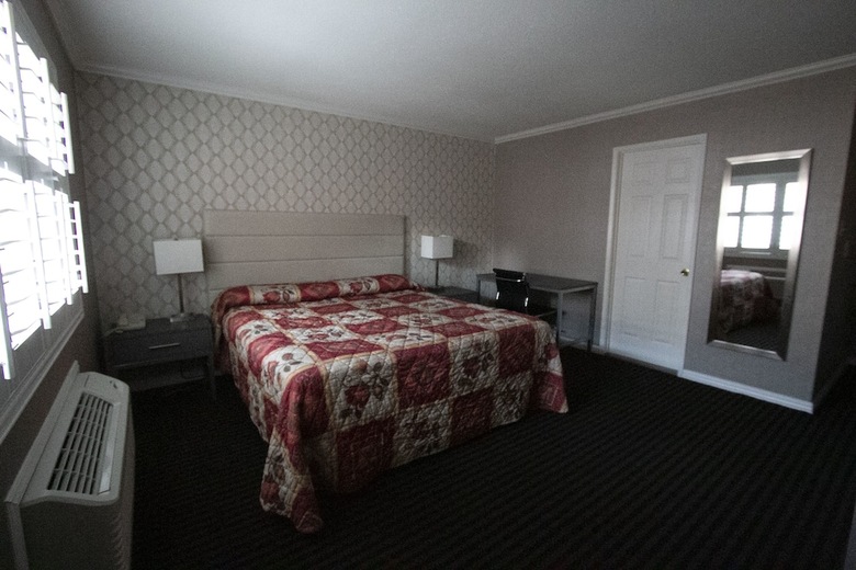 Hotel Alpha Inn & Suites