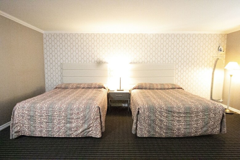 Hotel Alpha Inn & Suites