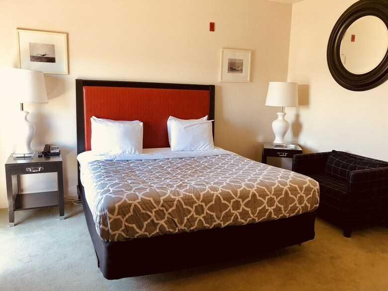 Hotel Orca Inn Suites