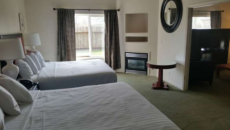 Hotel Orca Inn Suites