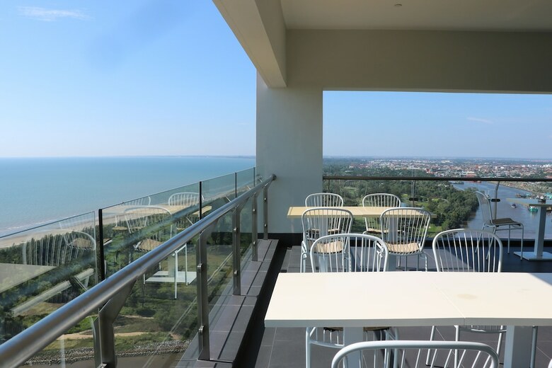 Hotel Pullman Miri Waterfront