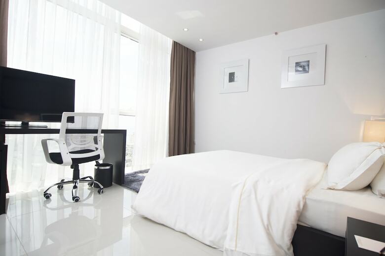 Aparthotel Platinum One Suites