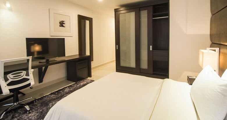 Aparthotel Platinum One Suites