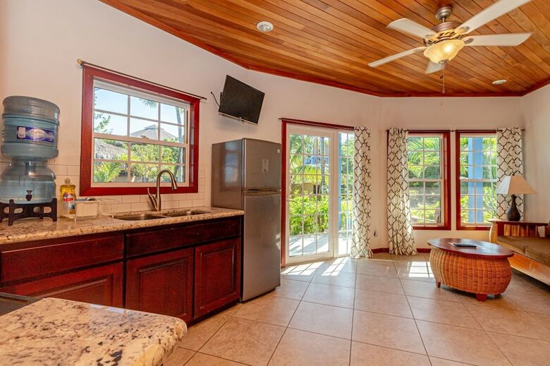 Aparthotel White Sands Cove