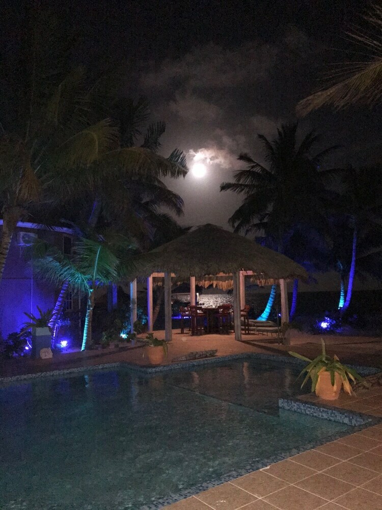 Aparthotel White Sands Cove