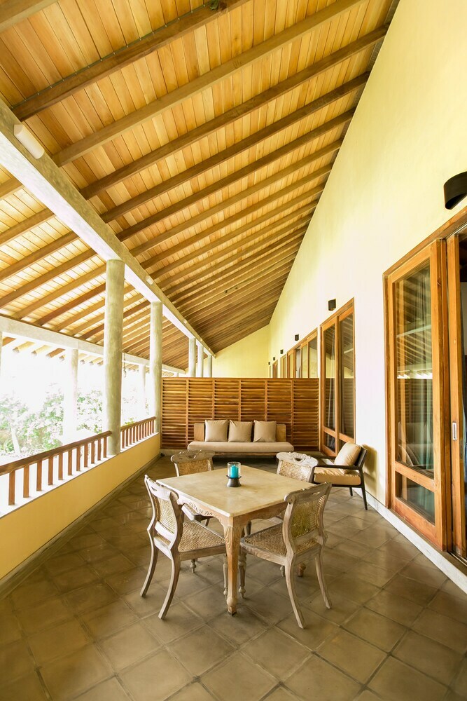 Hotel Villa Saffron Hikkaduwa