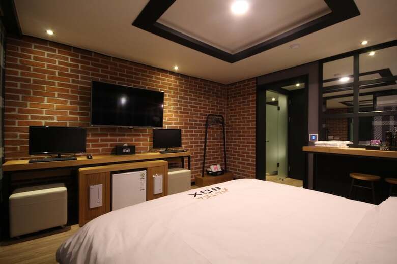 Box Hotel