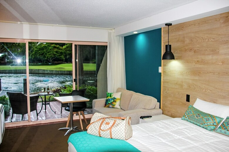 Hotel Charlesworth Bay Beach Resort