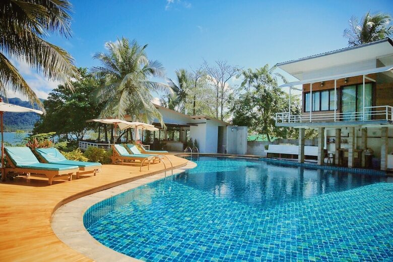 Hotel Resolution Resort