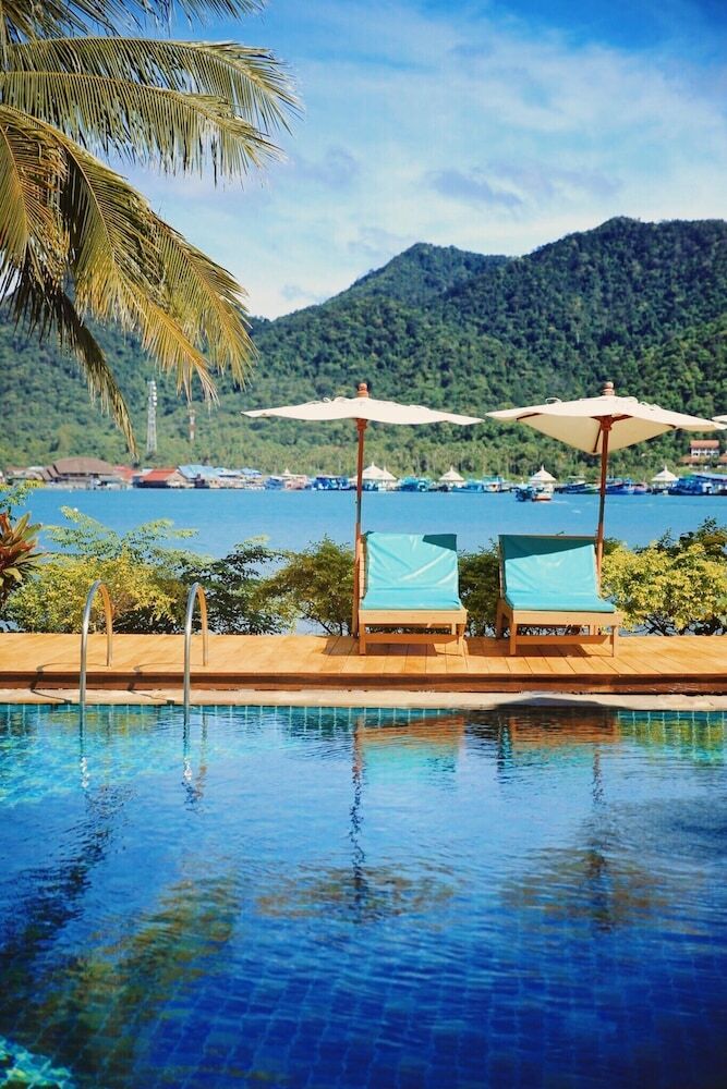 Hotel Resolution Resort