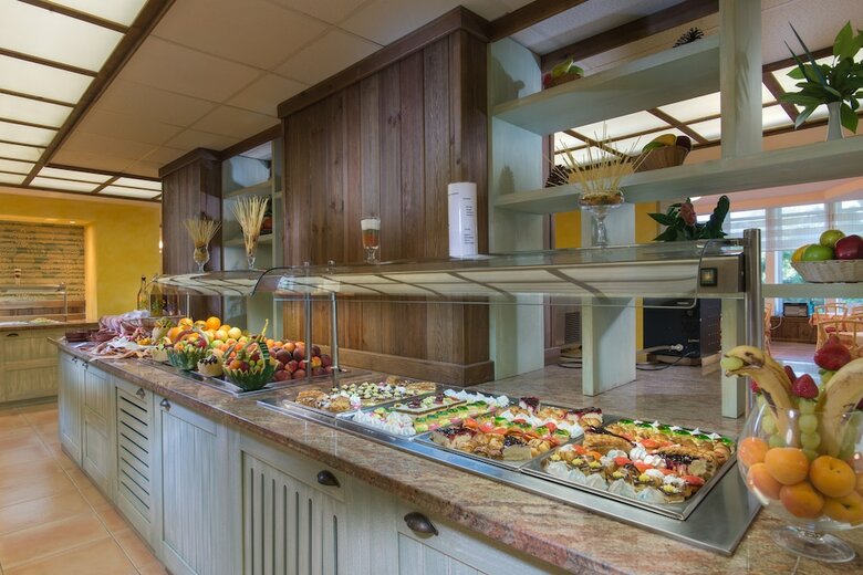 Hotel Globus - Half Board