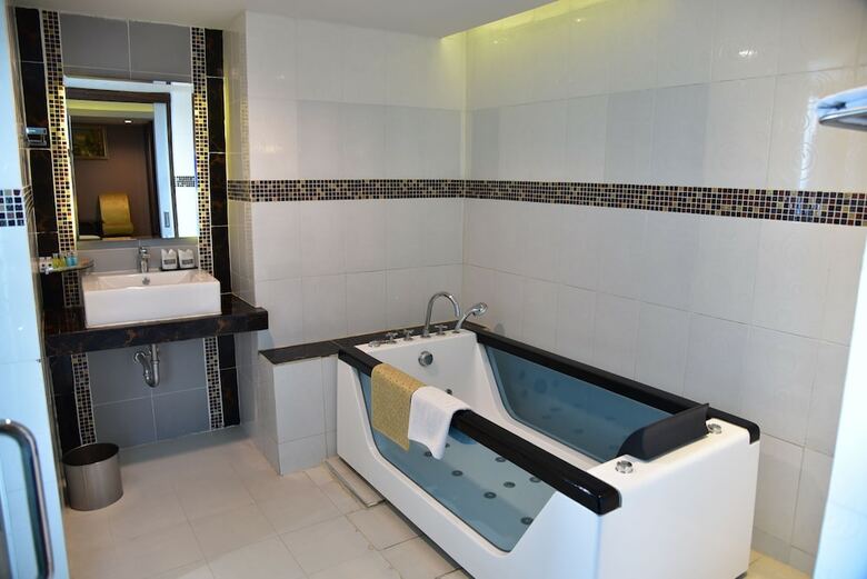 Grand Pink Hotel Hat Yai