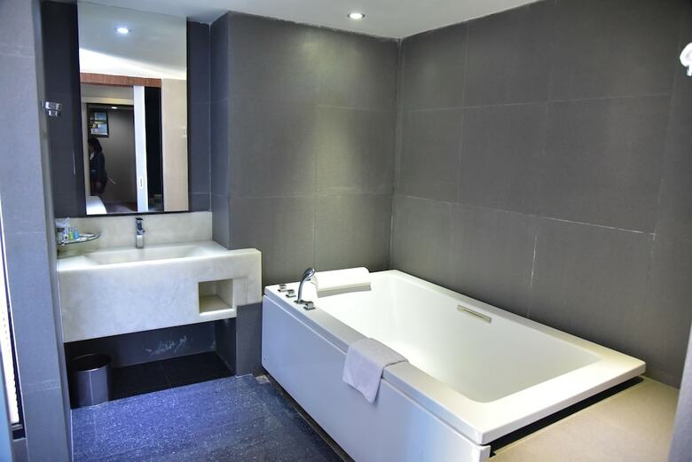 Grand Pink Hotel Hat Yai