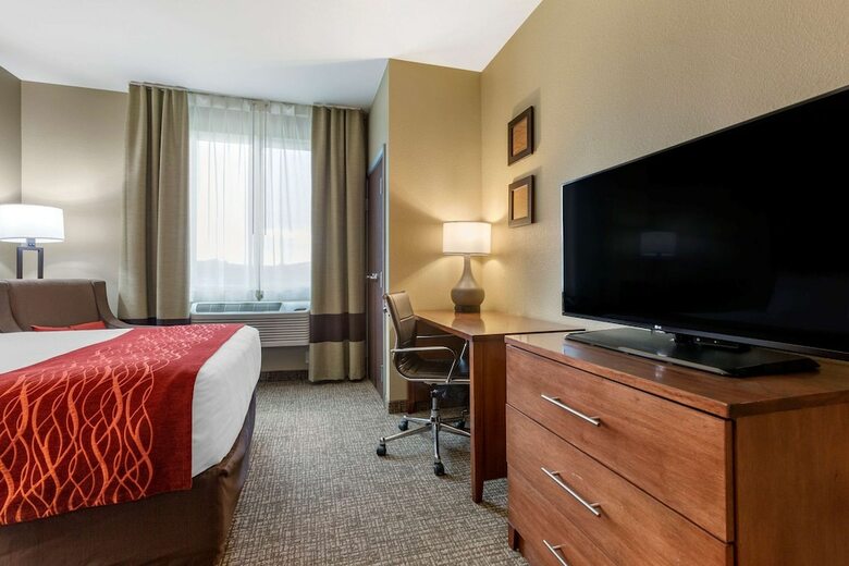 Hotel Comfort Inn & Suites Near Mt. Rushmore