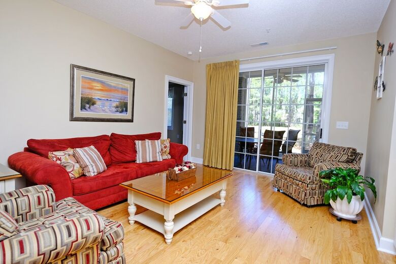 Hotel Barefoot Resort & Yacht Club