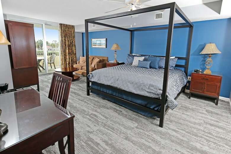 Hotel Barefoot Resort & Yacht Club