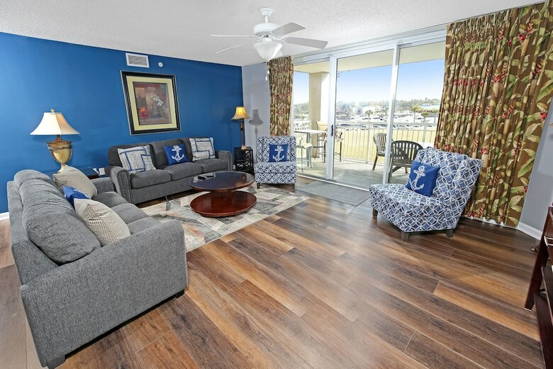 Hotel Barefoot Resort & Yacht Club