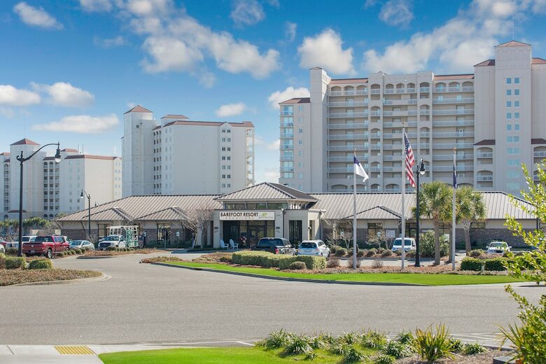 Hotel Barefoot Resort & Yacht Club