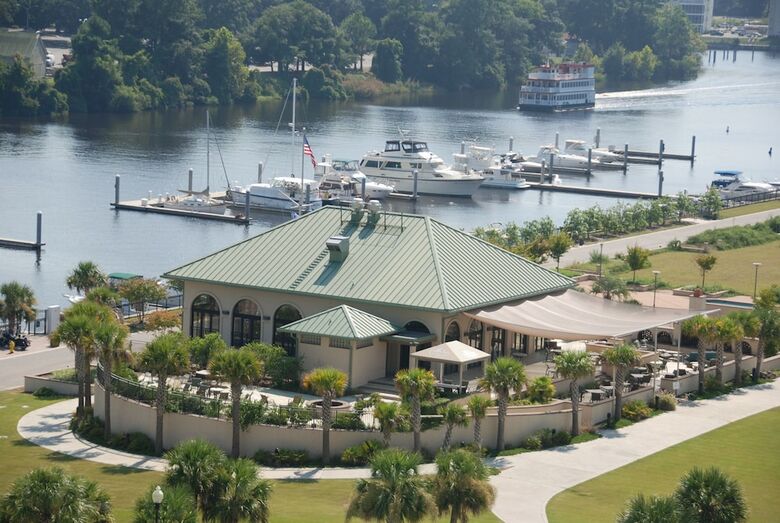 Hotel Barefoot Resort & Yacht Club