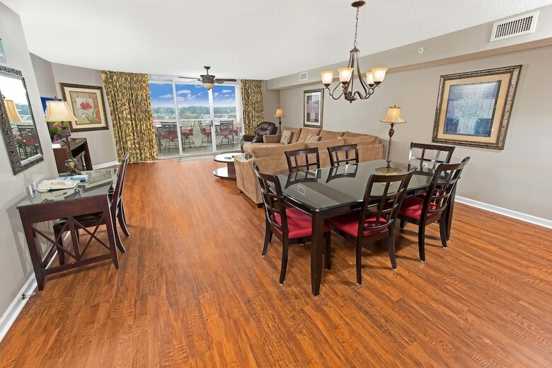 Hotel Barefoot Resort & Yacht Club