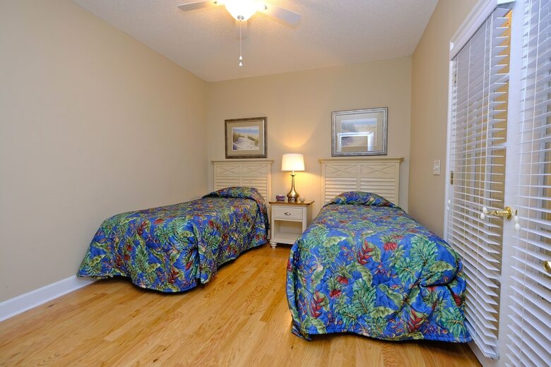 Hotel Barefoot Resort & Yacht Club