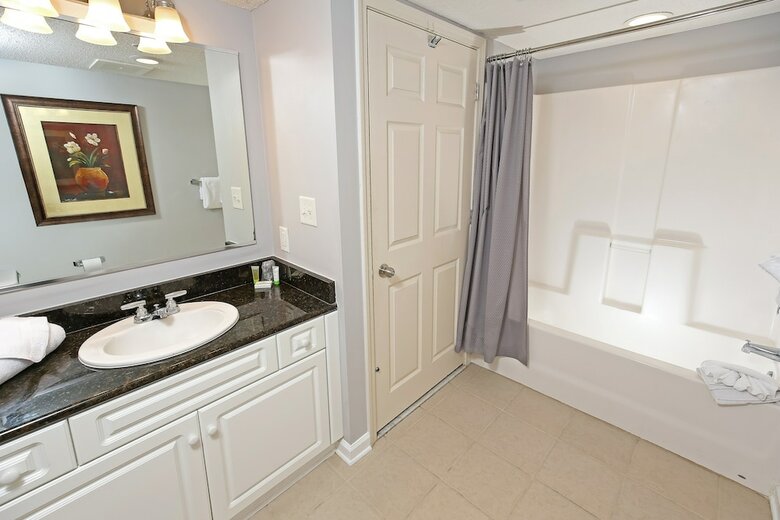 Hotel Barefoot Resort & Yacht Club