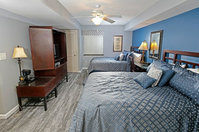 Hotel Barefoot Resort & Yacht Club