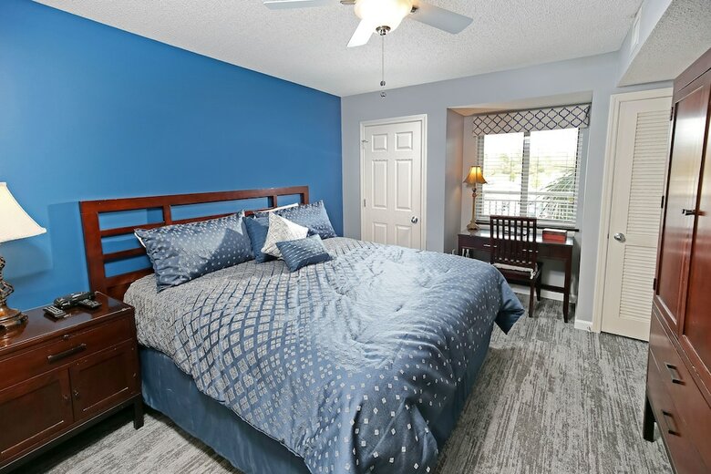 Hotel Barefoot Resort & Yacht Club