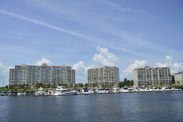 Hotel Barefoot Resort & Yacht Club