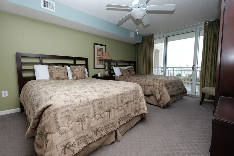 Hotel Barefoot Resort & Yacht Club