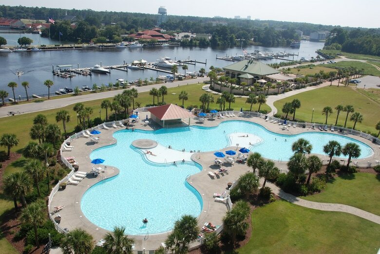 Hotel Barefoot Resort & Yacht Club