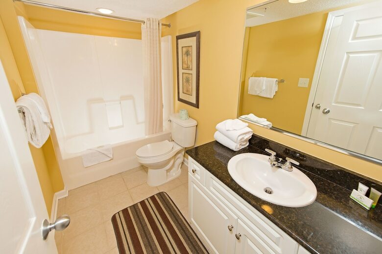 Hotel Barefoot Resort & Yacht Club