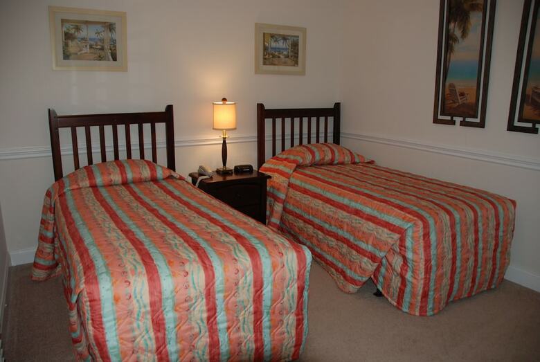 Hotel Barefoot Resort & Yacht Club