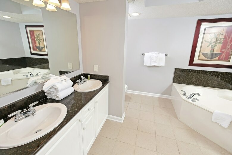 Hotel Barefoot Resort & Yacht Club