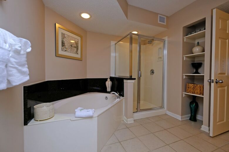 Hotel Barefoot Resort & Yacht Club
