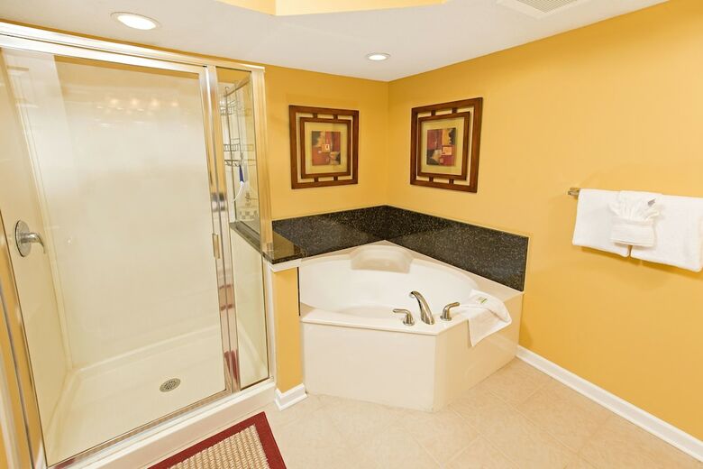 Hotel Barefoot Resort & Yacht Club