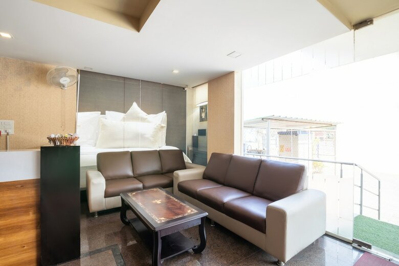 Oyo 2183 Hotel City