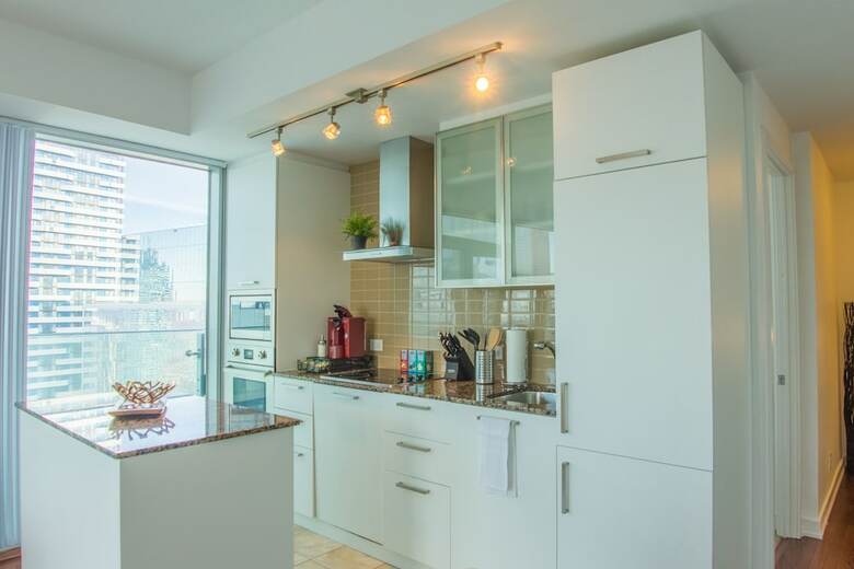 Aoc Suites - High-rise Condo - Cn Tower / Lake View